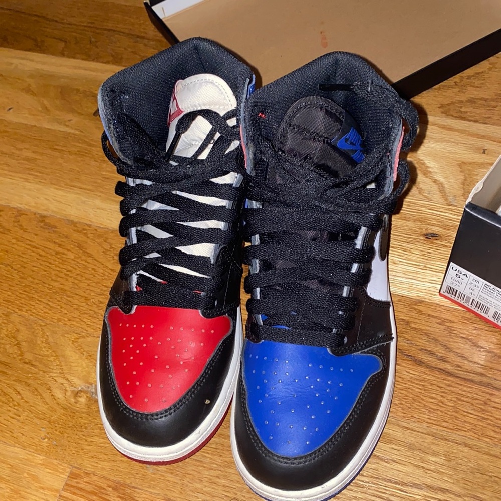Jordan 1 top 3 GS - no heel drag - no odor - box - receipt - no creases. 5 boys